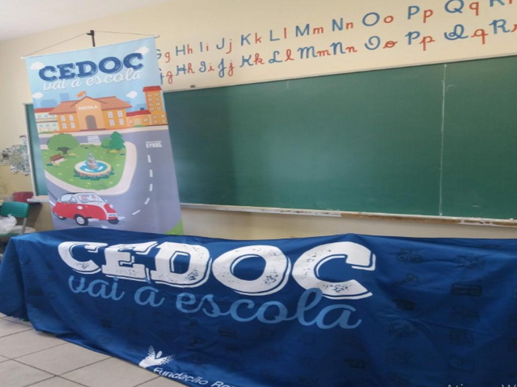 CEDOC vai à escola: O Telefone