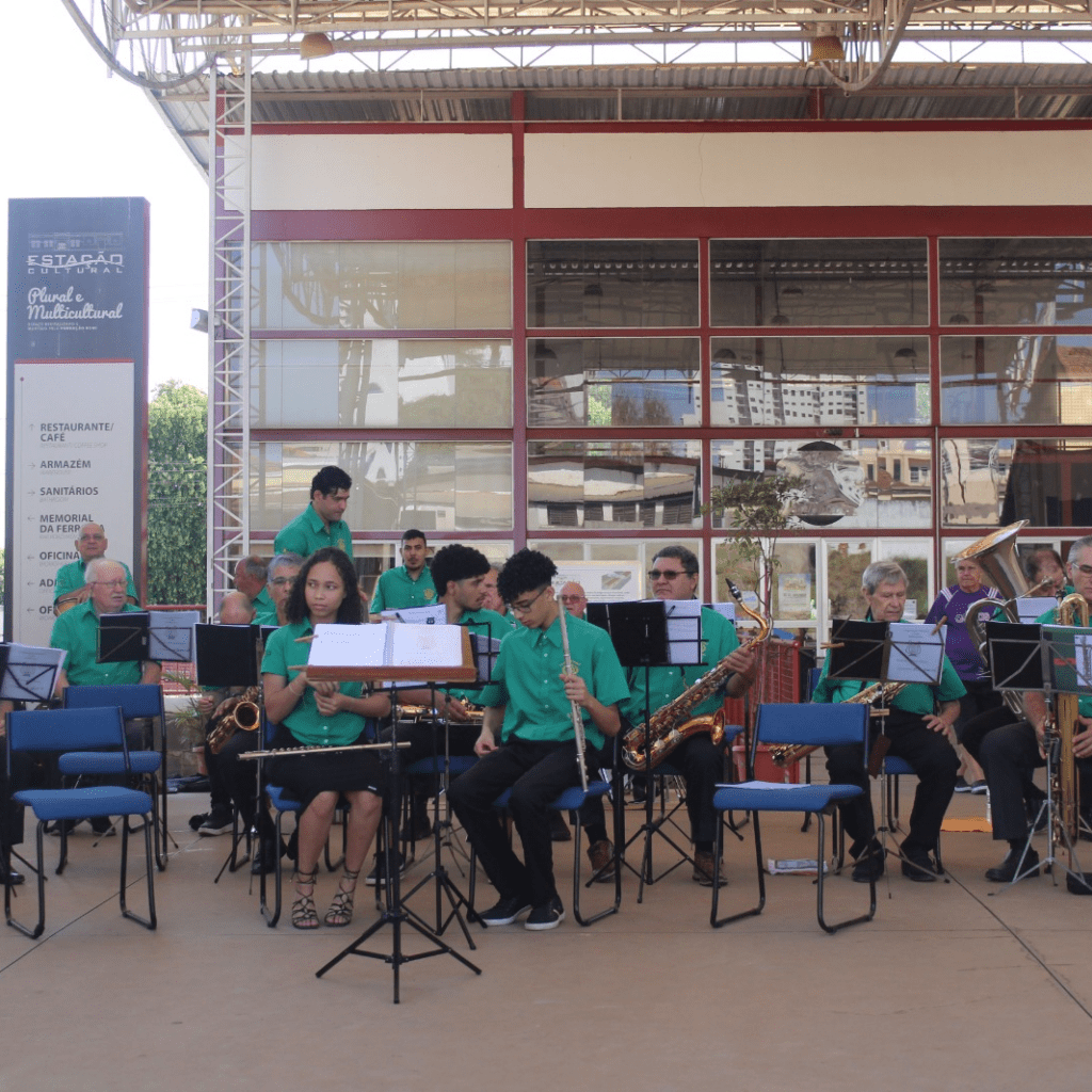 Estação Cultural recebe apresentação da COMUB e abre inscrições para oficina de Cartonagem